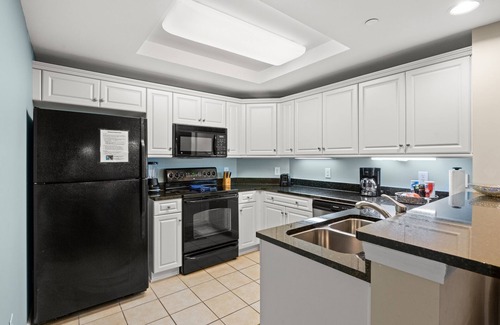 Arcadian Shores Condominio | Espectaculares vistas al resort y a la piscina desde un balcón extragrande