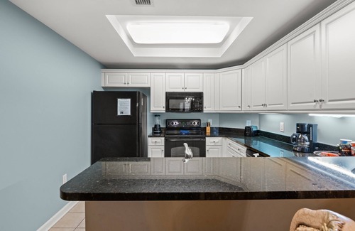 Arcadian Shores Condominio | Espectaculares vistas al resort y a la piscina desde un balcón extragrande