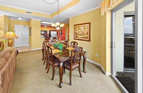 Arcadian Shores Condominio | Royale Palms 704 Elegant Oceanview w/Pool & Beach