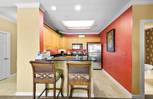 Arcadian Shores Condominio | Royale Palms 704 Elegant Oceanview w/Pool & Beach
