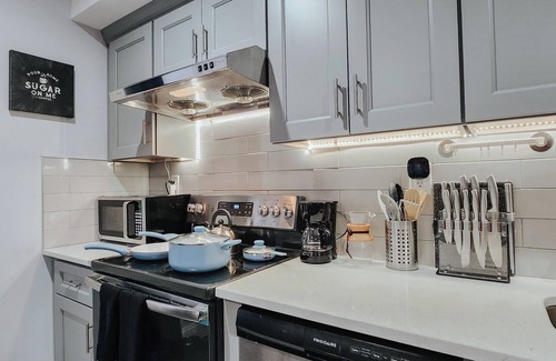 Center City Apartamento | Royaleux/4 King Beds/Sleep 16/Pool Table