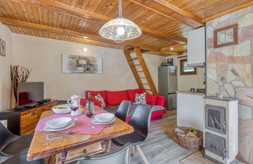 Hrib pri Hinjah Chalet De Esquí | Rozi's Riverside Cottage - Happy Rentals