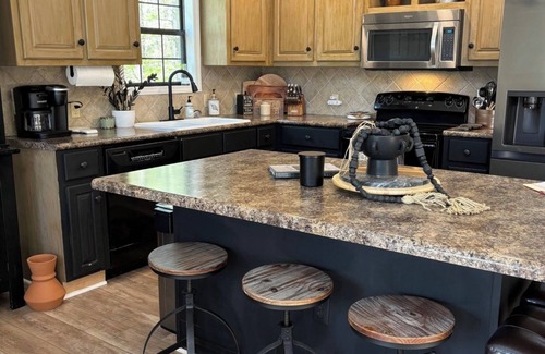 Counce Casa | RRLAKEHOUSE-COZY CABIN IN HEART OF PICKWICK!🩵🏡 W/ FUN BILLIARDS ROOM!!🎱