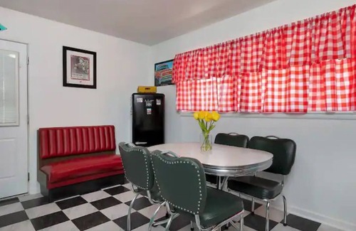 Amarillo Casa | RT 66 mid-Century home with hip-retro vibes.