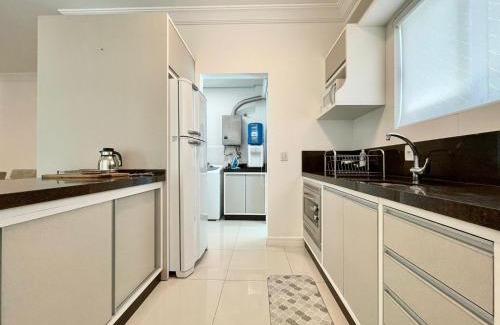 Castelo Branco Apartamento | Rua 292 - Apartamento 3 Suítes próximo Mar e Mercado - AT001