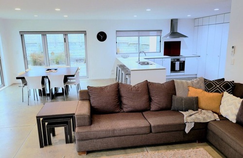 Ruakaka Casa | Ruakaka Holiday Home Walk to Beach