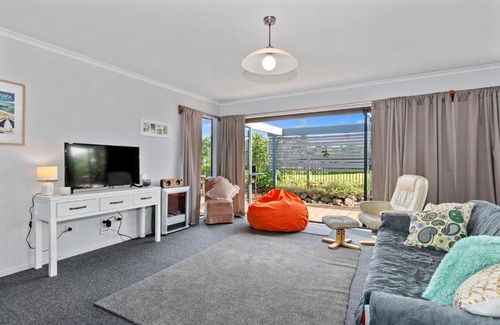 Ruakaka Casa | Ruakaka River Retreat - Ruakaka Holiday Home
