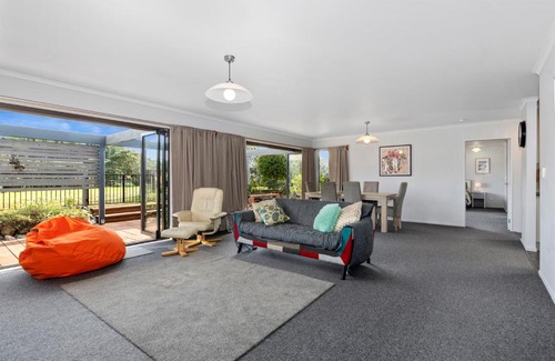 Ruakaka Casa | Ruakaka River Retreat - Ruakaka Holiday Home