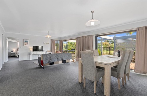 Ruakaka Casa | Ruakaka River Retreat - Ruakaka Holiday Home