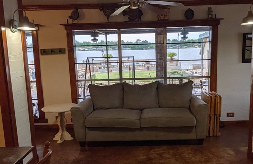 Oscar Casa | Rubies on the River- large yard, private pier, great for couples and families
