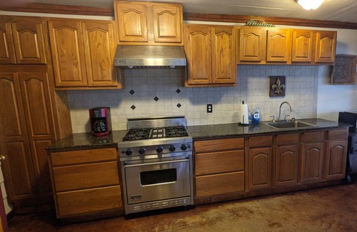 Oscar Casa | Rubies on the River- large yard, private pier, great for couples and families