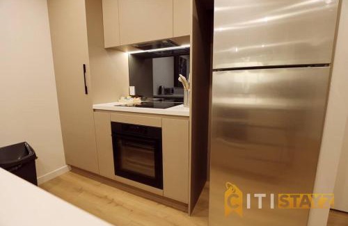 Phillip Apartamento | Ruby Red, 1Bd 1Bth Apt - Woden CBD