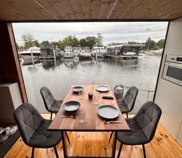 Schmoeckwitz Alquiler De Eote | Ruheoase am Wasser, Sauna-Hausboot in Naturidylle