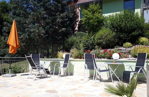 Mainstockheim Apartamento | Ruhige Ferienwohnung mit Sonnenterrasse und Pool im Weinort Mainstockheim