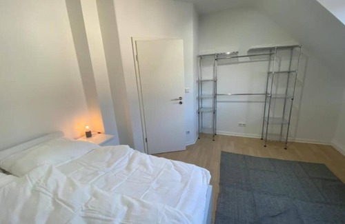Zollstock Apartamento | Ruhiges DG 6 P. Urban Öpnv
