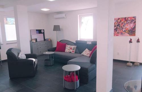 Schnett Casa | Ruhiges Ferienhaus mit viel Platz und Ladestation für E-Auto