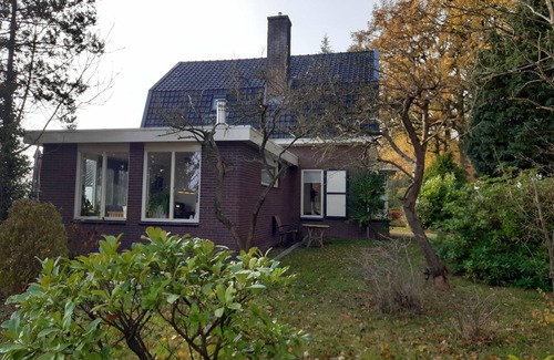 Diepenveen Casa | Ruime vrijstaande karakteristieke gezinswoning, direct aan het water