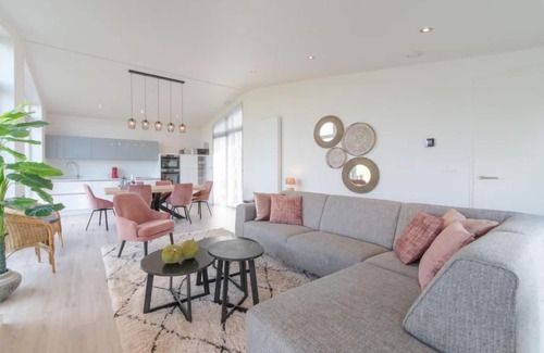 Wemeldinge Casa | Vakantiehuis Ruisweg 59 by Interhome