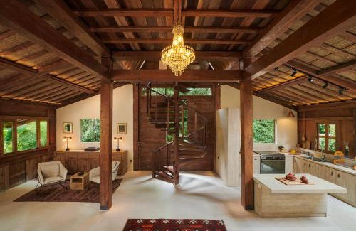 Kedewatan Villa | Rumah Kingfisher