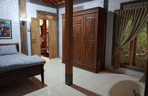 Patuk Cama Y Desayuno | Rumpal Cafe dan Vila