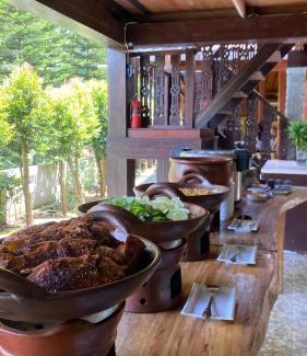 Patuk Cama Y Desayuno | Rumpal Cafe dan Vila