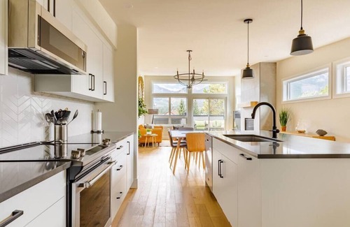 Teepee Town Casa | Rundleview - Impeccable Design and Private Hot Tub