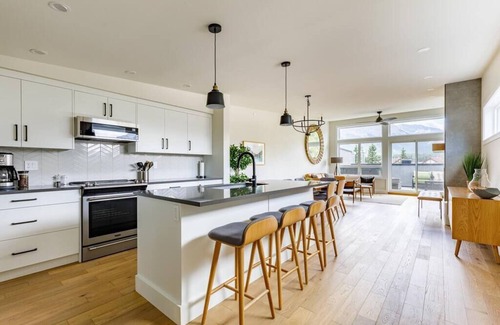 Teepee Town Casa | Rundleview - Impeccable Design and Private Hot Tub