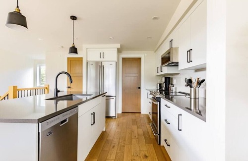 Teepee Town Casa | Rundleview - Impeccable Design and Private Hot Tub