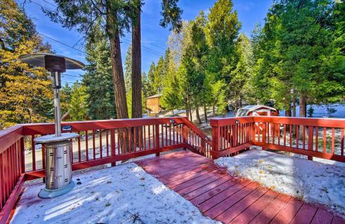 Running Springs Casa | Running Springs Cabin with Deck and Forest Views