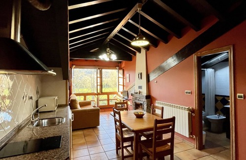 Villaviciosa Apartamento | Apartamento rural Paseo de la Alameda , ideal familias, vistas al río, con wifi