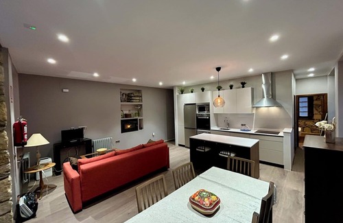 Oballo Cabaña | Apartamento rural a las puertas de Muniellos con vistas a la montaña