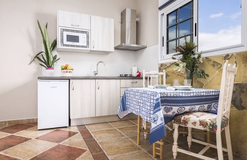 Tuineje Apartamento | Apartamento rural "Casa Suárez" con terraza, vistas a la montaña y jardín