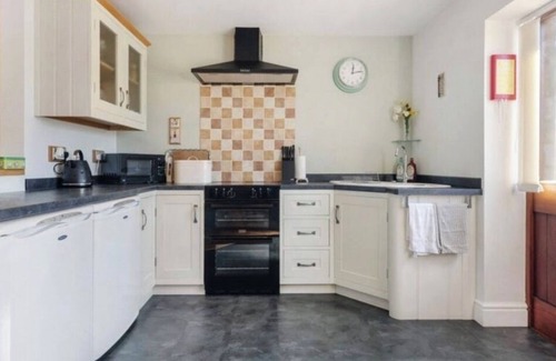 Westhouse Casa | Rural bungalow with field views, walks & wildlife: sleeps 2 adults. WiFi,Parking