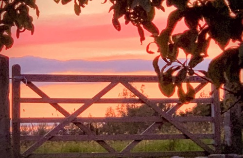 Westhouse Casa | Rural bungalow with field views, walks & wildlife: sleeps 2 adults. WiFi,Parking
