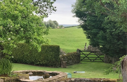 Westhouse Casa | Rural bungalow with field views, walks & wildlife: sleeps 2 adults. WiFi,Parking