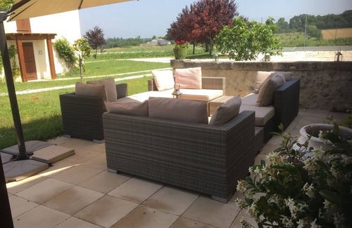 Verteillac Casa | Rural converted farmhouse with heated pool and tennis court near popular village