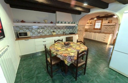 Llampaies Casa | Casa rural 35 personas, Playas de la Costa Brava 17km, barbacoa, piscina,