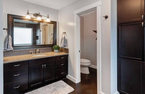 Priddis Otro | Rural foothills farmhouse - Horse friendly