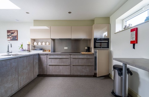 Grote-Brogel Casa | Rural group home with garden and garage