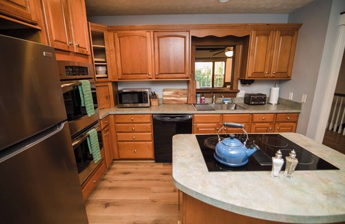 Bentonville Casa | Rural Hillside Retreat/Charming 3 Bedroom with Hot Tub and Mountain Views