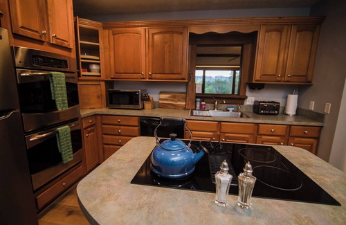 Bentonville Casa | Rural Hillside Retreat/Charming 3 Bedroom with Hot Tub and Mountain Views