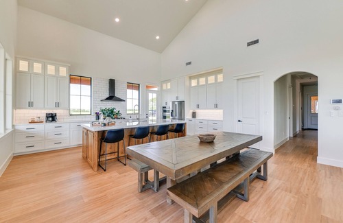 Myra Casa | Rural Home w/Hot Tub < 7 Mi to Winery & Golfing