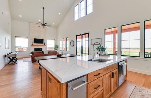 Myra Casa | Rural Home w/Hot Tub < 7 Mi to Winery & Golfing
