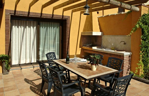 Avinyonet del Penedes Cabaña | Casa Rural con piscina privada en el centro pueblo y cerca montañas y viñas.