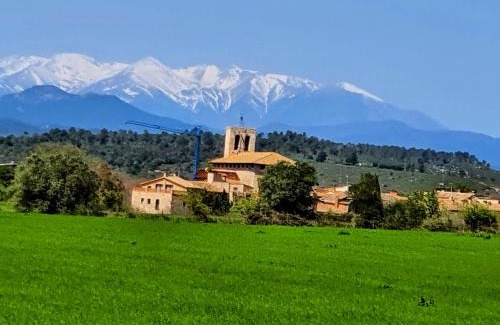 Avinyonet de Puigventos Casa | Rural House 3 Apartments, Patio BBQ & Hiking
