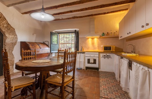 Vallbona d'Anoia Villa | Casa rural "Masia del Siglo XVI" con piscina privada y Wi-Fi