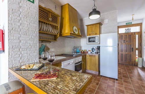 Segura de Leon Cabaña | Casa Rural Castillo de Segura para 12 personas
