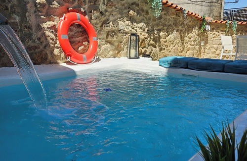 Montanchez Cabaña | Casa Rural El Edén con Piscina y Ducha Hidromasaje en Barrio Judío de Montánchez