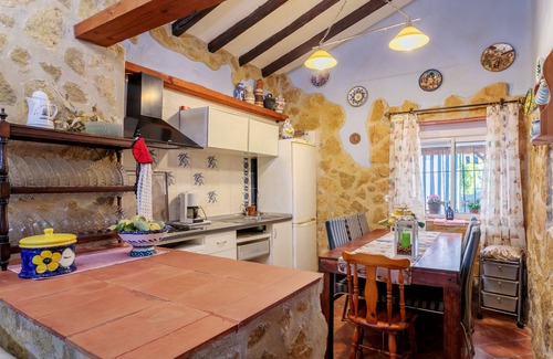 Alicante Casa | Casa rural 'La Cuina De Paqui' con piscina privada, terraza privada y Wi-Fi