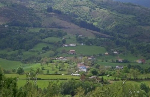 Ceceda Cabaña | Casa rural (alquiler íntegro) Foína y Xuegu la Bola para 4 personas